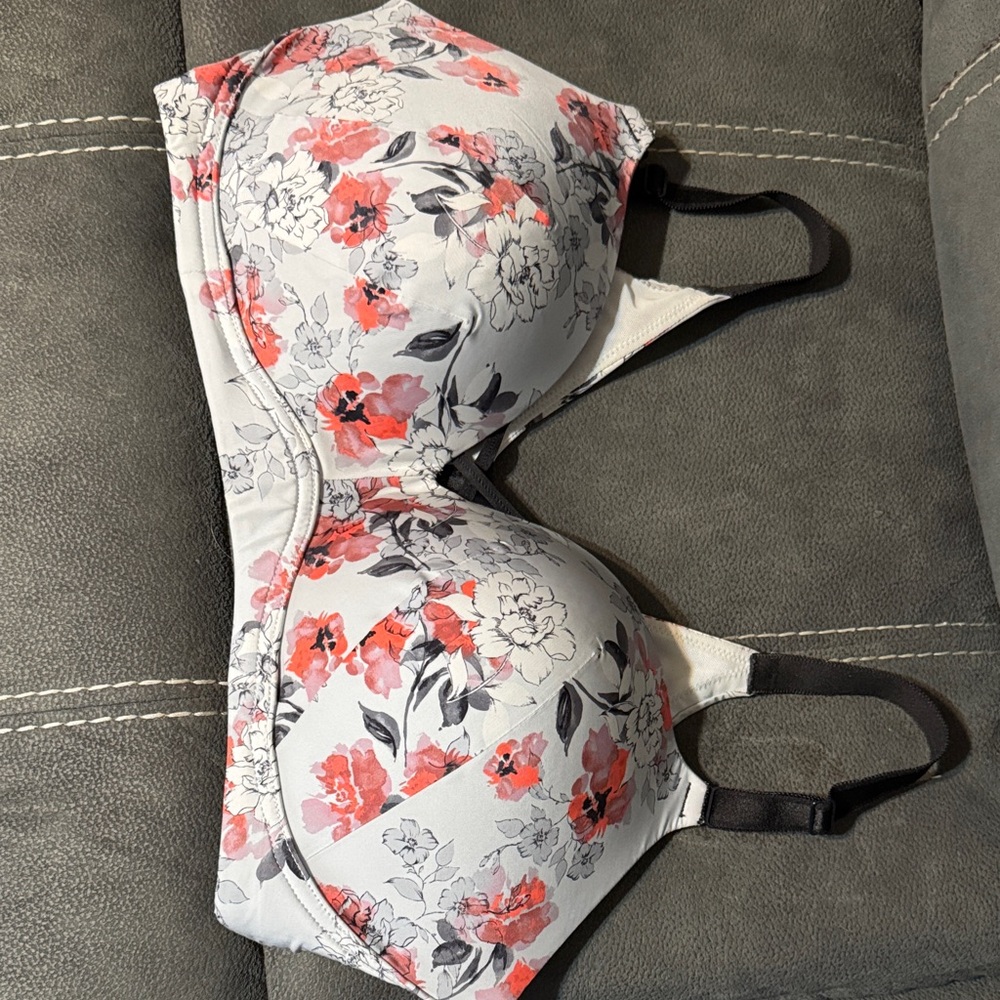 Torrid Floral Print Bra with Black Straps - size 42DD - excellent condition